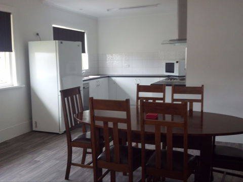 Alby's - Accommodation Sunshine Coast 2