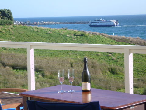 Ashendens At Penneshaw - Accommodation Sunshine Coast 0