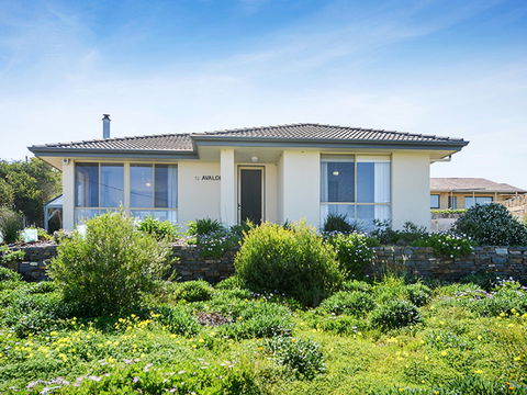 Avalon - Accommodation Sunshine Coast 0