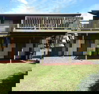 Cedar House - Accommodation Sunshine Coast