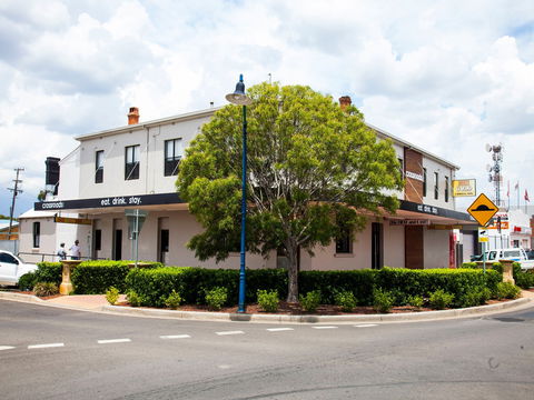 Crossroads Hotel - Accommodation Sunshine Coast 1