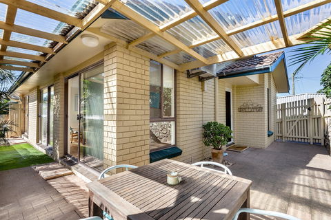 Shearwater At Shoal Bay Cottage One - Dogs Welcome! - Accommodation Sunshine Coast 2