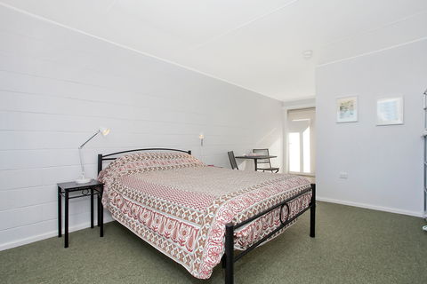 Peterborough House & Motel - Accommodation Sunshine Coast 1