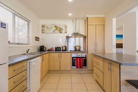 Rocketz At Berrara Beach - Accommodation Sunshine Coast 2