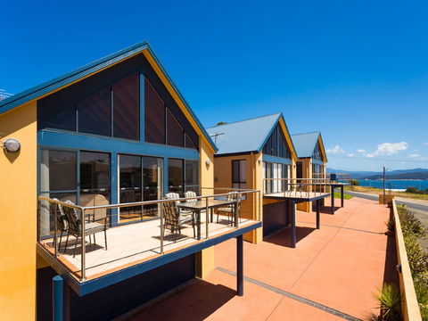 Snug Cove Villas - Accommodation Sunshine Coast 2