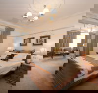 Cobb  Co Court Boutique Hotel - Accommodation Sunshine Coast