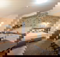 Highlander Motor Inn and Apartments - Accommodation Sunshine Coast
