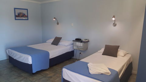 Queens Beach Hotel - Accommodation Sunshine Coast 0