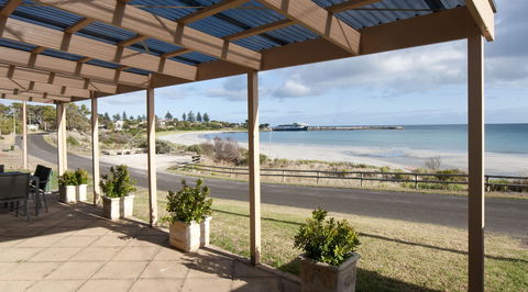 Cape View Cottage - Accommodation Sunshine Coast 0