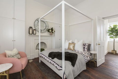 Landmark 1850s Family Fremantle Home - Accommodation Sunshine Coast 0