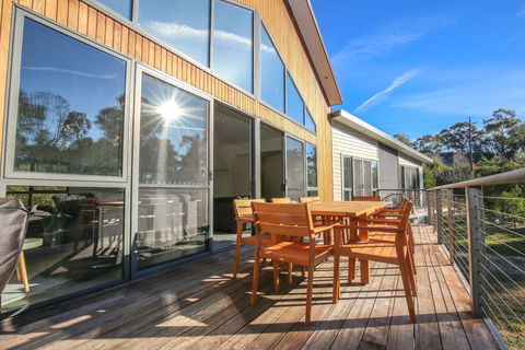 Northern Exposure - Bright - Accommodation Sunshine Coast 1