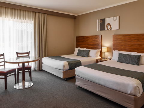 Quality Hotel Dickson - Accommodation Sunshine Coast 1