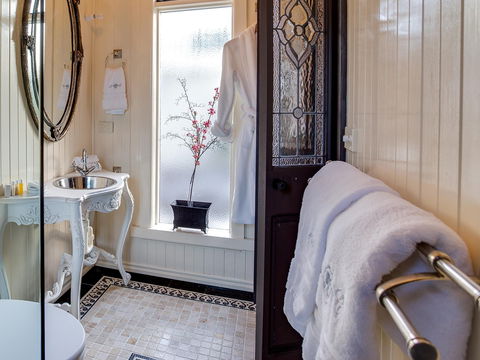Silverleaf Cottage - Accommodation Sunshine Coast 2