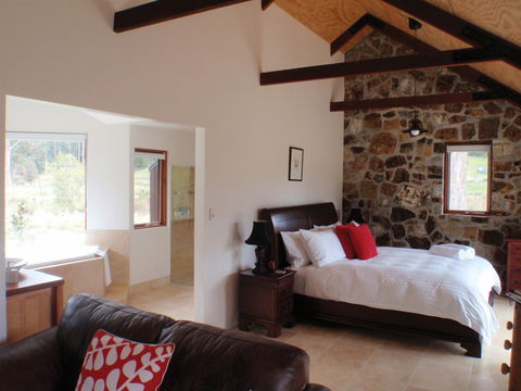 Adventure Bay Retreat - Accommodation Sunshine Coast 2