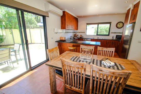 Avignon In Bright - Accommodation Sunshine Coast 2