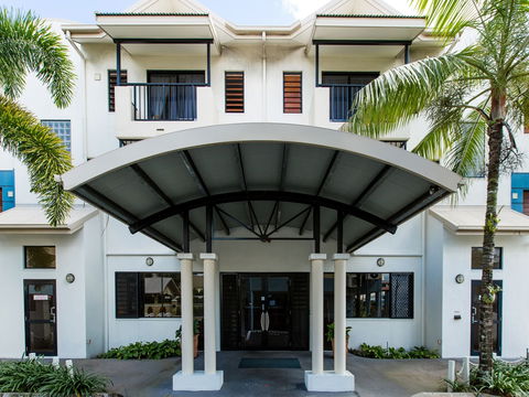 Cairns Queens Court - Accommodation Sunshine Coast 1