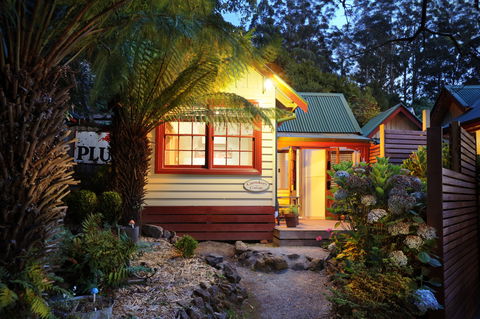 Como Cottages - Accommodation Sunshine Coast 0