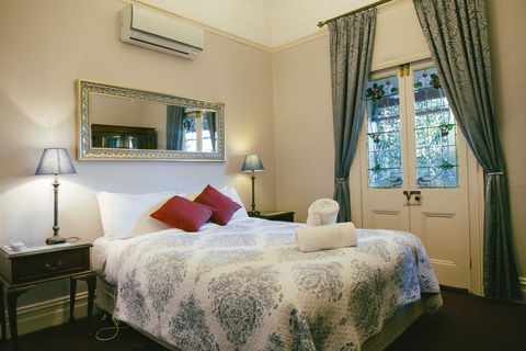 Glenella Guesthouse - Accommodation Sunshine Coast 0