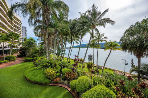 Hilton Cairns - Accommodation Sunshine Coast 1