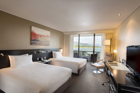 Hilton Cairns - Accommodation Sunshine Coast 2