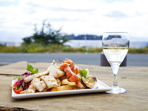 Hotel Bruny - Accommodation Sunshine Coast 0