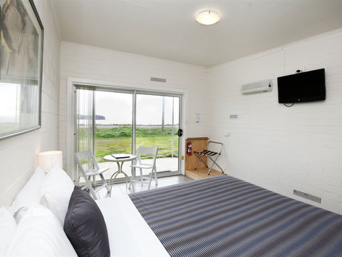 Hotel Bruny - Accommodation Sunshine Coast 2