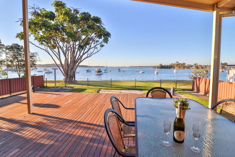 Lakefront Simplicity - Accommodation Sunshine Coast 0