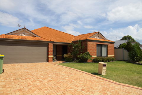Mandurah Golf Links Retreat - Accommodation Sunshine Coast 0