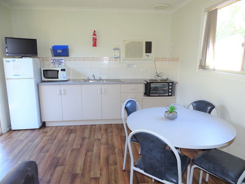 Moonta Bay Cabins - Cabin 3 - Accommodation Sunshine Coast 1
