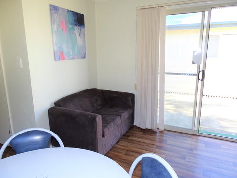 Moonta Bay Cabins - Cabin 3 - Accommodation Sunshine Coast 2