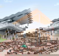 Neighbour Avenue - Accommodation Sunshine Coast