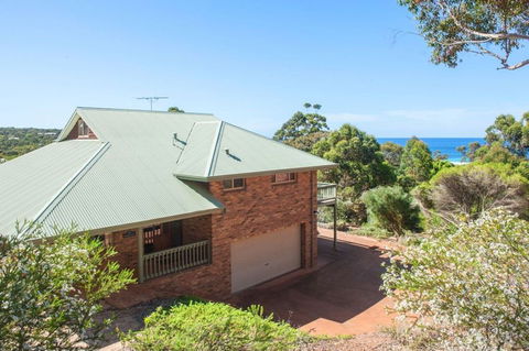Ocean House - Accommodation Sunshine Coast 0