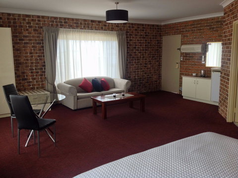 Richmond Motor Inn - Accommodation Sunshine Coast 0