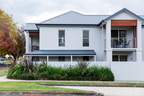 Stay Bathurst - Accommodation Sunshine Coast 0