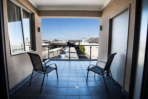 Zappeion Apartments - Accommodation Sunshine Coast 2