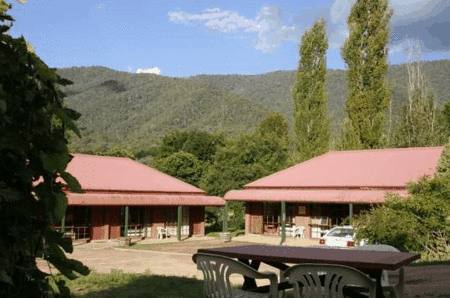 The Snowline Hotel - thumb 0