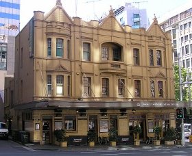 Crown Hotel - Accommodation Sunshine Coast 0