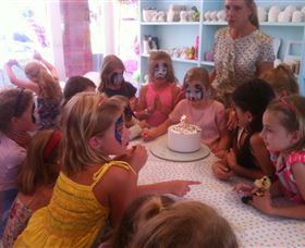 Jennys Painted Pots - Accommodation Sunshine Coast 2