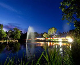 Savannah Visitor Plaza, Taronga Western Plains Zoo Dubbo - Accommodation Sunshine Coast 3