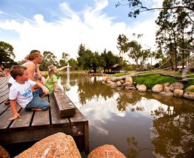 Savannah Visitor Plaza, Taronga Western Plains Zoo Dubbo - Accommodation Sunshine Coast 7