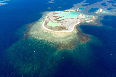 Abrolhos Islands Fixed-Wing Scenic Flight - Accommodation Sunshine Coast 7