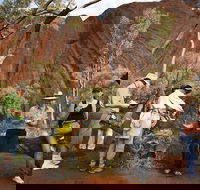 Full Uluru Base Walk at Sunrise Including breakfast