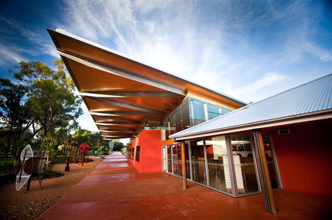 Savannah Visitor Plaza, Taronga Western Plains Zoo Dubbo - Accommodation Sunshine Coast 1