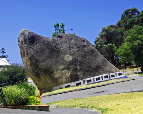 Dog Rock - Accommodation Sunshine Coast 0