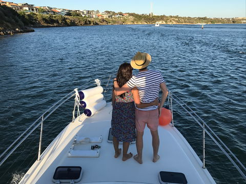 Cruising The  Swan River In At Sunset With Boutique Cruise - Accommodation Sunshine Coast 2