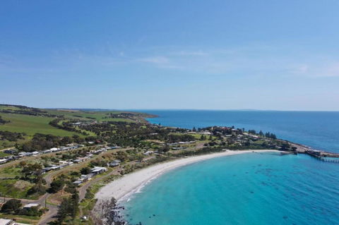 Penneshaw Beach - Accommodation Sunshine Coast 0