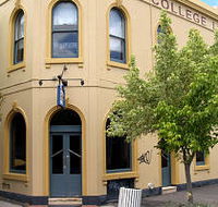 The College Lawn Hotel - Accommodation Sunshine Coast