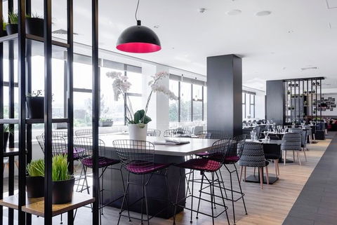 MRepublic Restaurant, Bar And Lounge - Accommodation Sunshine Coast 1