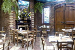 Leinster Arms Hotel - Accommodation Sunshine Coast 2