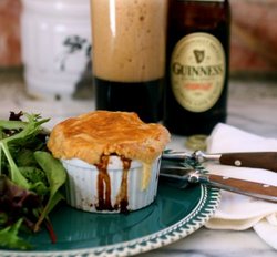 Clarendon Arms Hotel - Accommodation Sunshine Coast 3